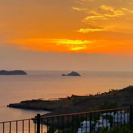 Breathtaking Sea View With A Peaceful Garden Apartment *